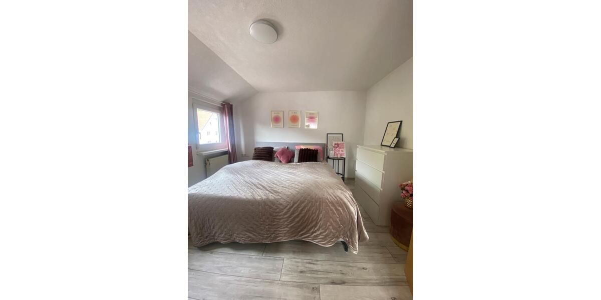 Dachgeschoßwohnung Gaildorf - 3.5 Zimmer, 90 m&sup2;, 1.100&euro; | Angebot:26581379