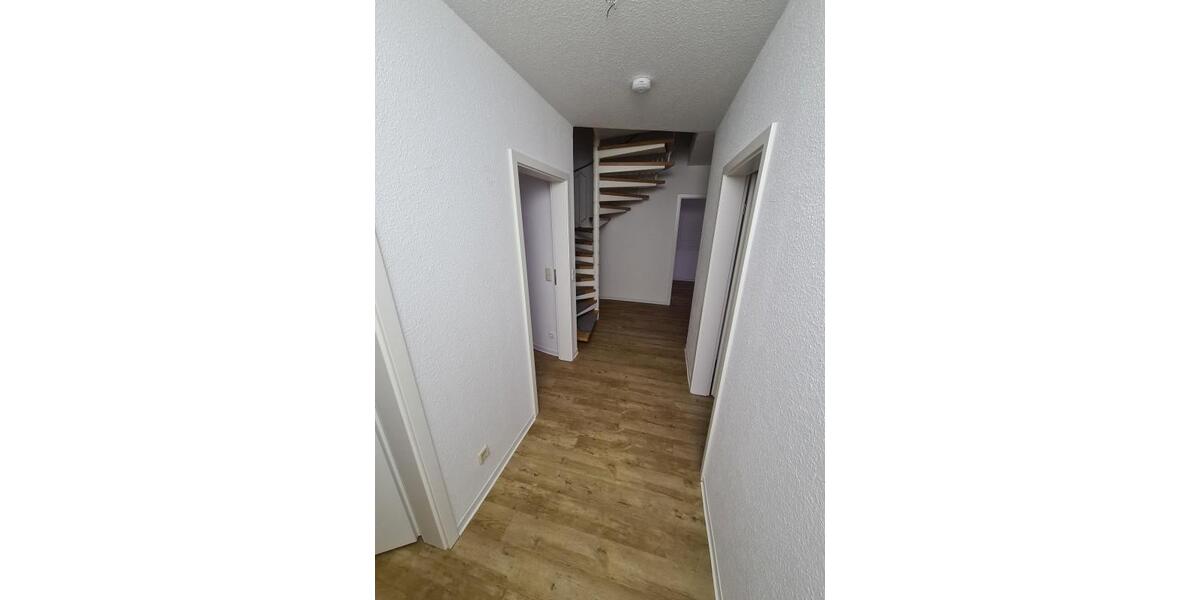 Etagenwohnung Stendal - 5 Zimmer, 105 m&sup2;, 633&euro; | Angebot:24711771