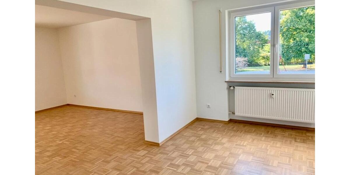 Etagenwohnung Teublitz - 7 Zimmer, 215 m&sup2;, 1.400&euro; | Angebot:26183694