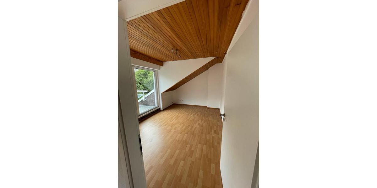 Dachgeschoßwohnung Wuppertal Gemarkung Elberfeld - 2 Zimmer, 62 m&sup2;, 600&euro; | Angebot:26564656