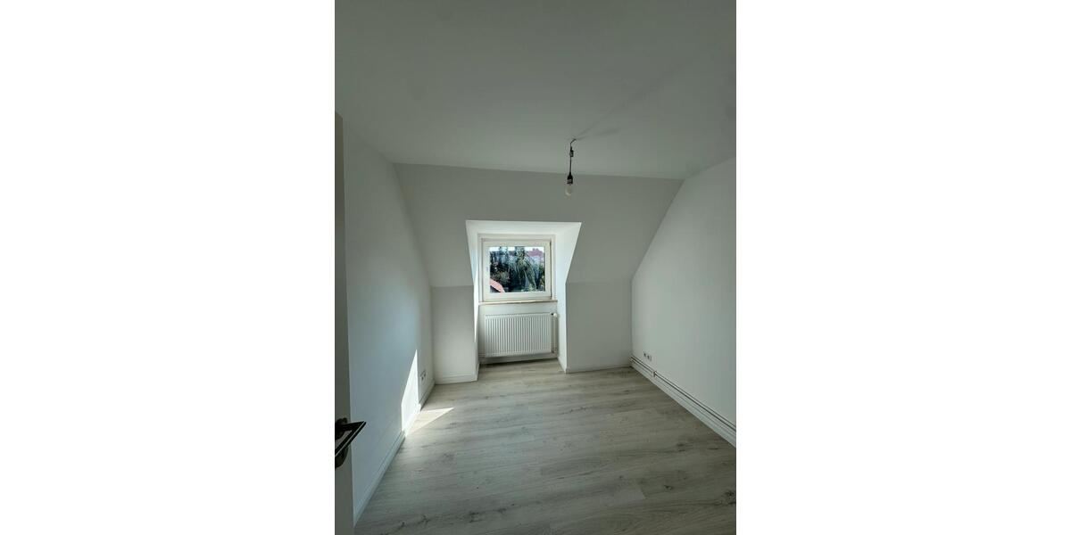 Dachgeschoßwohnung Lübeck Sankt Lorenz Nord - 3 Zimmer, 55 m&sup2;, 900&euro; | Angebot:25791685