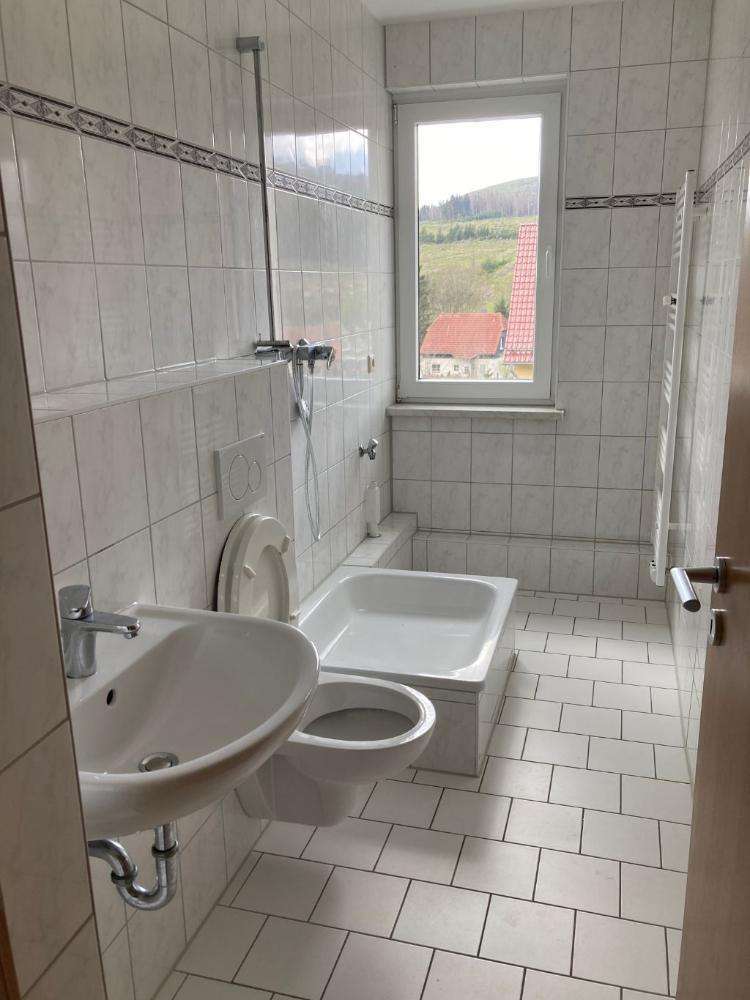 Modernisierte 3 Zimmer Wohnung mit Dusche. Ultramoderne Pelletheizung !