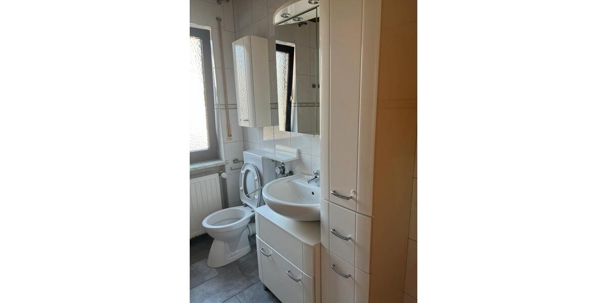 Etagenwohnung Rosbach vor der Höhe - 3 Zimmer, 75 m&sup2;, 1.100&euro; | Angebot:26701060