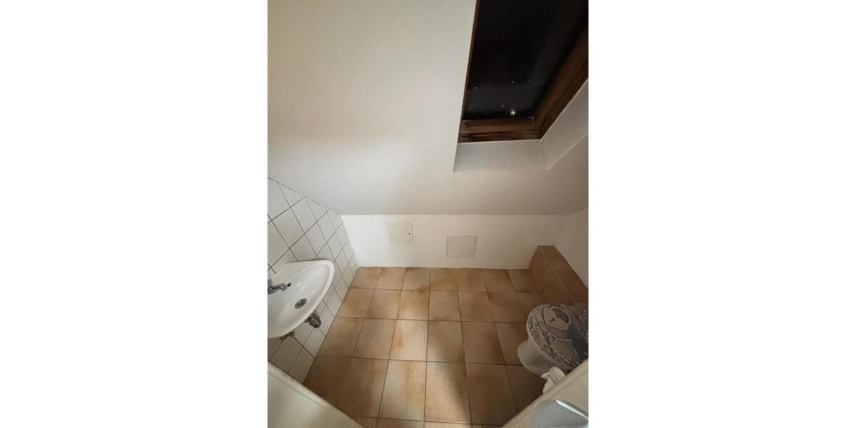 Dachgeschoßwohnung Schwarzburg - 3 Zimmer, 49 m&sup2;, 220&euro; | Angebot:25908192