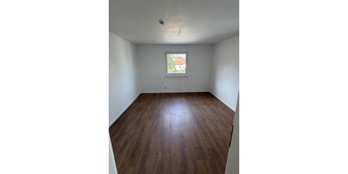 Etagenwohnung Lappersdorf - 3.5 Zimmer, 81 m&sup2;, 1.200&euro; | Angebot:26042515