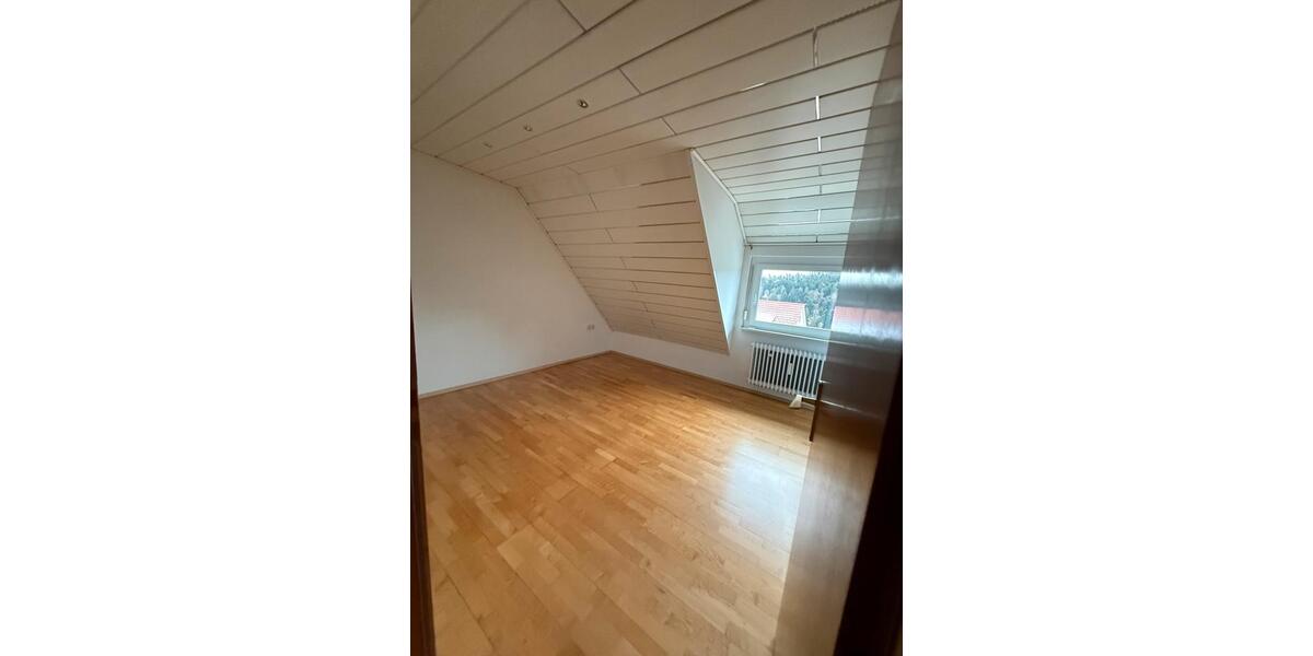 Dachgeschoßwohnung Unterreichenbach - 3 Zimmer, 90 m&sup2;, 1.050&euro; | Angebot:24625495