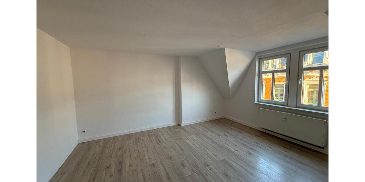 Wunderschöne 4-Raum-DG-Wohnung mit Balkon in Greiz direkt im Stadtzentrum 4 zimmer