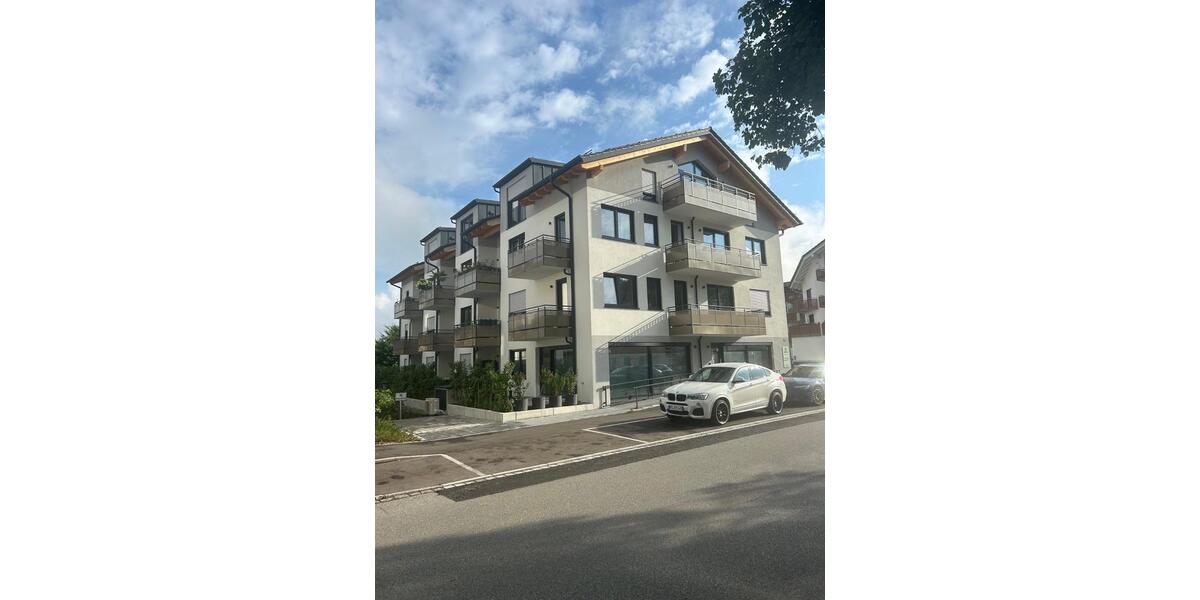 Neuwertige DG-Whg. (2025) in zentraler Lage 4 zimmer