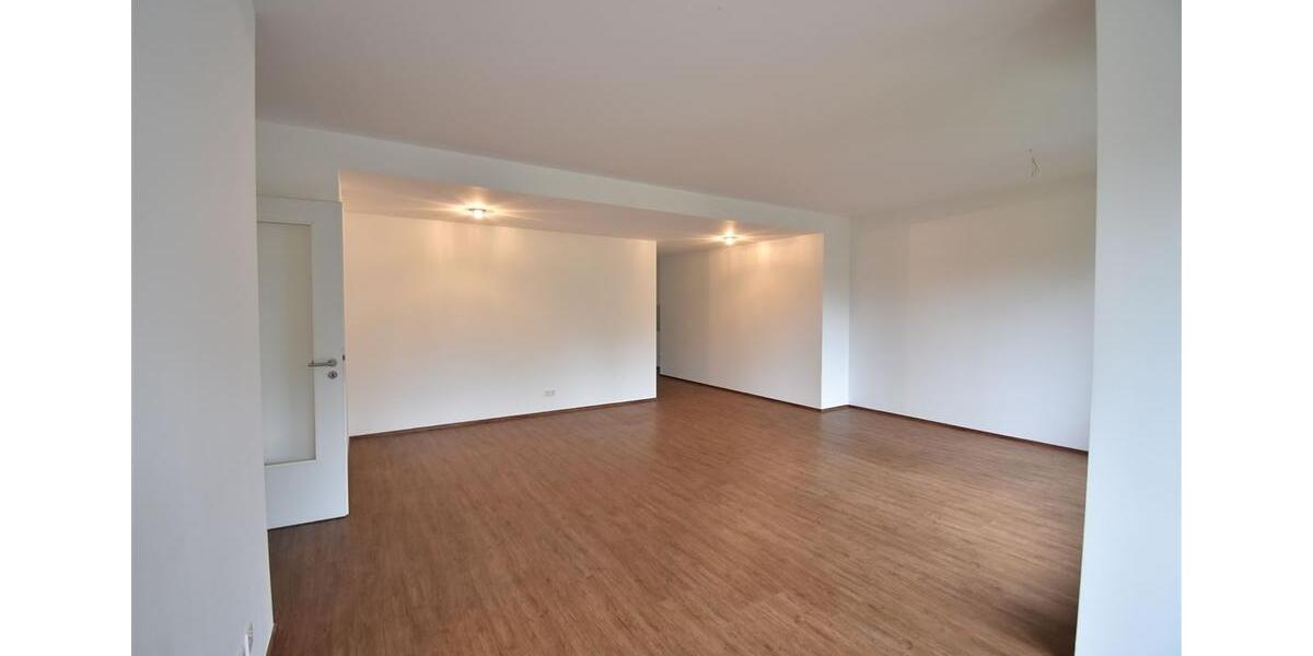 Etagenwohnung Düsseldorf Stadtbezirk 2 - 3 Zimmer, 106 m&sup2;, 1.600&euro; | Angebot:23373800