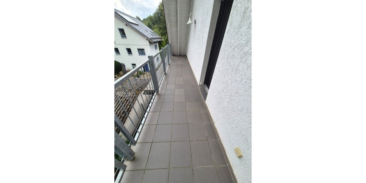 Gepflegte, großzügige 2-Etagen-Wohnung mit Kamin & Carport zu vermieten – wohnen wie im eigenen Haus - Maisonettenwohnung Gonbach Rheinland-Pfalz | Angebot:24409001