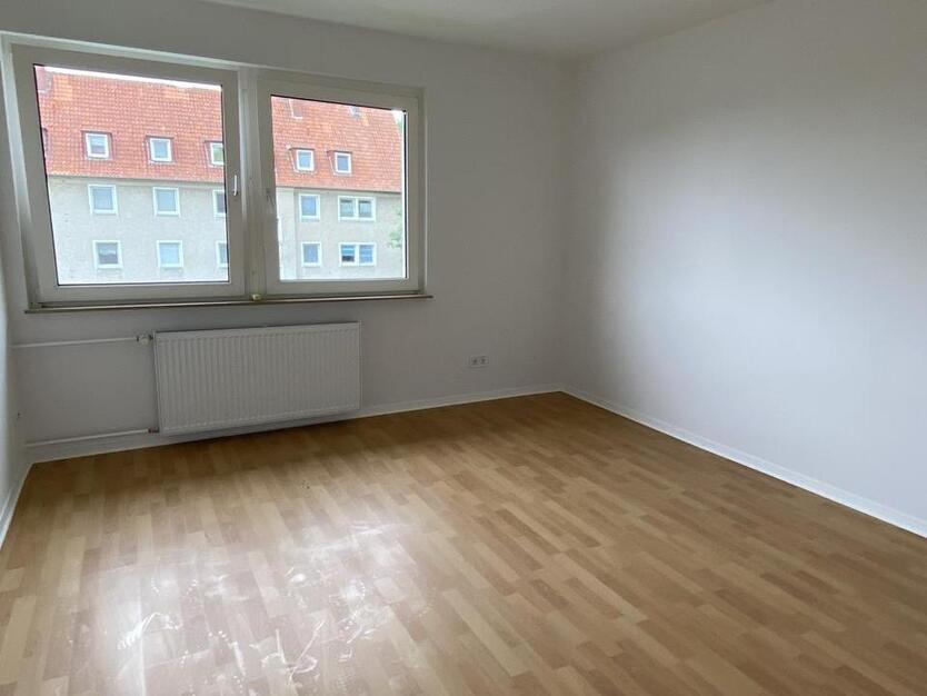 **FRISCH SANIERT**HELLE RÄUME UND RUHIGER WOHNGEGEND!** zimmer