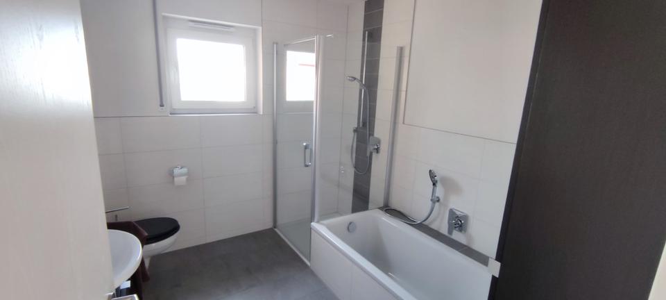 Mietwohnung , 3 Zimmer, neue Küche, hochwertig, B. Königshofen 3 zimmer