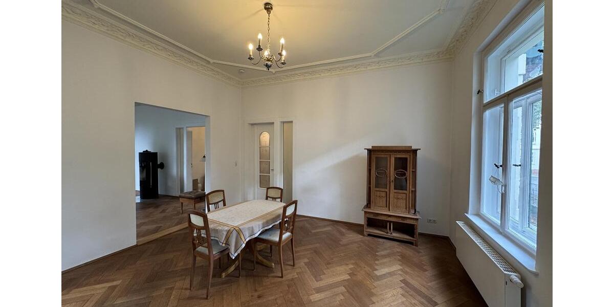 Villa Markkleeberg - 7 Zimmer, 307 m&sup2;, 3.950&euro; | Angebot:23198094