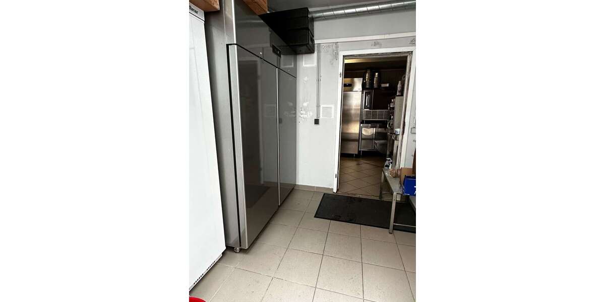 Eiscafé mit großer Terrasse in guter Lage zimmer