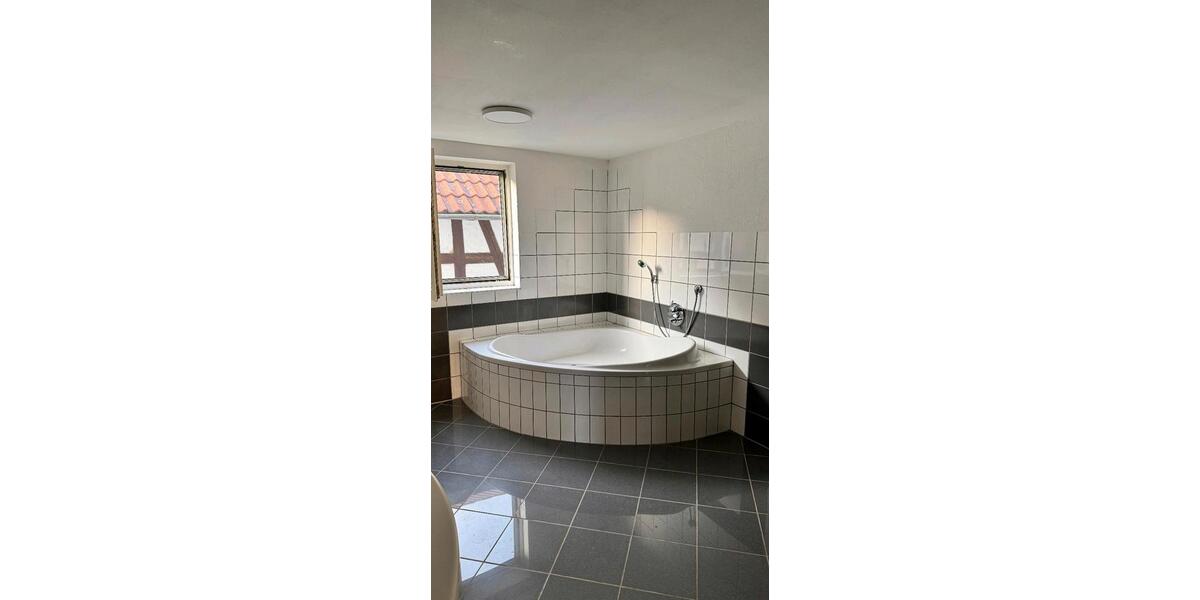 Etagenwohnung Großheirath - 5 Zimmer, 125 m&sup2;, 740&euro; | Angebot:26251085