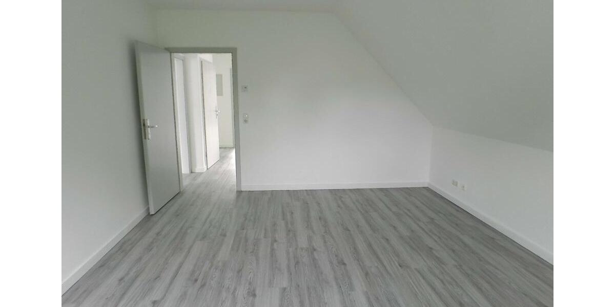Dachgeschoßwohnung Itzehoe - 3.5 Zimmer, 81 m&sup2;, 900&euro; | Angebot:26029954
