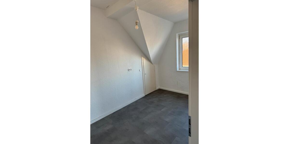 Dachgeschoßwohnung Recklinghausen - 2.5 Zimmer, 63 m&sup2;, 600&euro; | Angebot:25205256