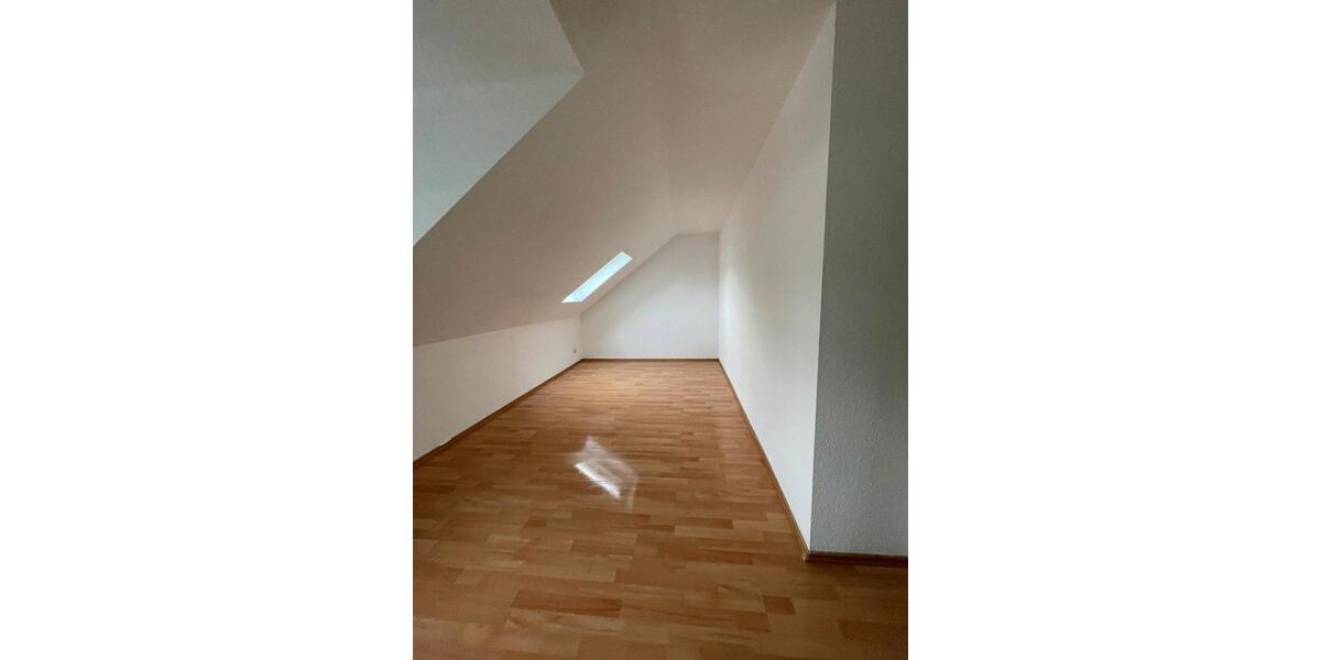 Dachgeschoßwohnung Reichenbach im Vogtland - 2 Zimmer, 45 m&sup2;, 400&euro; | Angebot:24535100