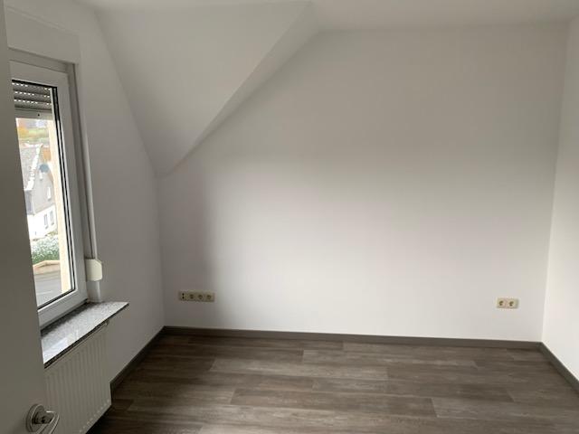 Dachgeschoßwohnung Wilnsdorf - 3 Zimmer, 85 m&sup2;, 745&euro; | Angebot:26066572