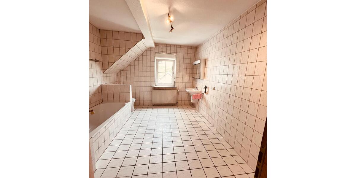 Dachgeschoßwohnung Finnentrop - 3 Zimmer, 80 m&sup2;, 600&euro; | Angebot:26611429