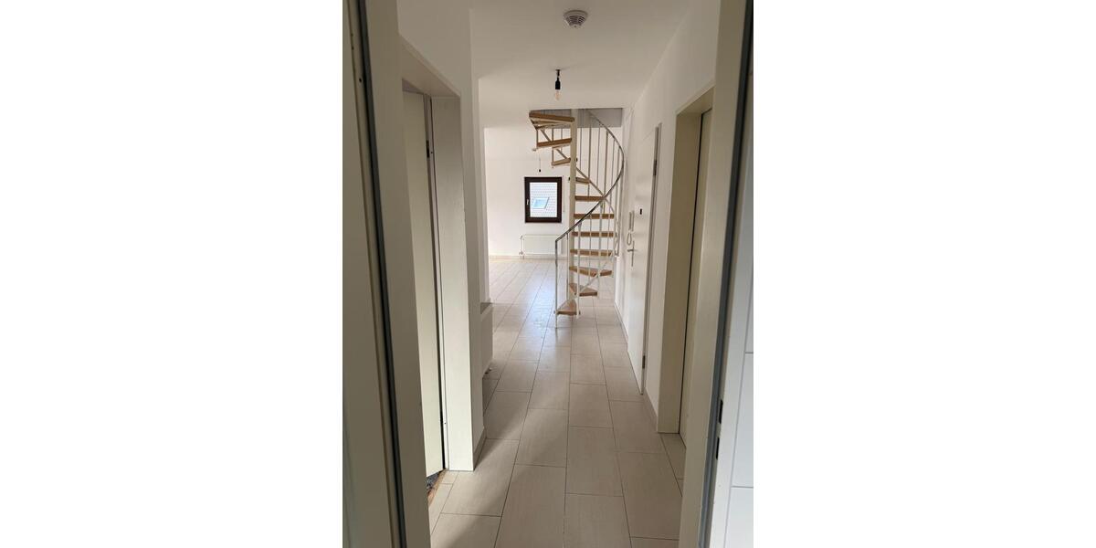 Maisonettenwohnung Niederkassel - 3 Zimmer, 83 m&sup2;, 1.050&euro; | Angebot:26001795