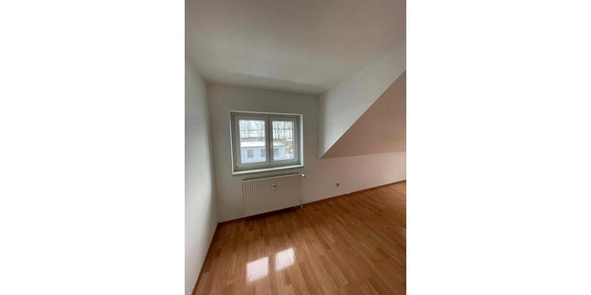 Dachgeschoßwohnung Reichenbach im Vogtland - 2 Zimmer, 45 m&sup2;, 400&euro; | Angebot:24535100