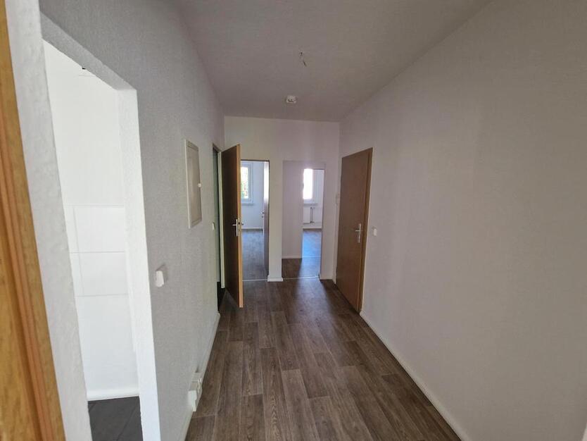 **FAMILIEN WILLKOMMEN**4-Zimmer-Wohnung Balkon 1.Etage Bad mit Wanne ab sofort