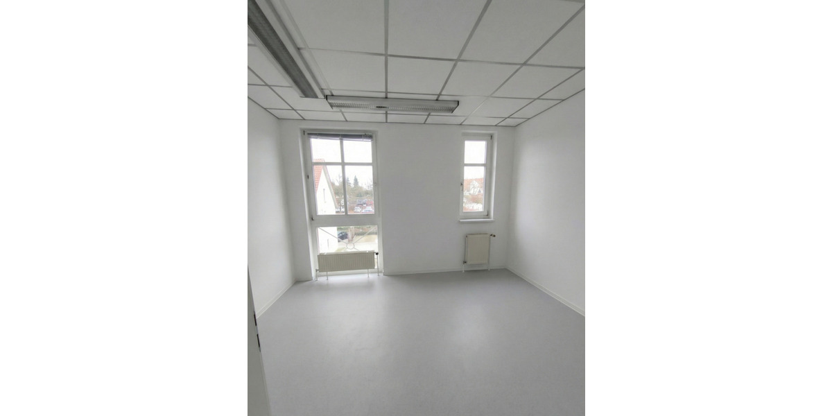 Etagenwohnung Neustrelitz - 5 Zimmer, 105 m&sup2;, 1.000&euro; | Angebot:24837711