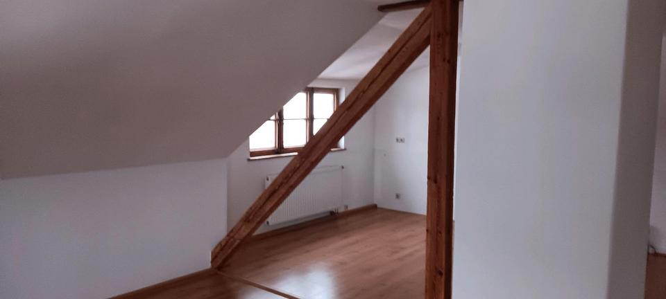 Dachgeschoßwohnung Söchtenau - 3 Zimmer, 77 m&sup2;, 1.180&euro; | Angebot:25022787