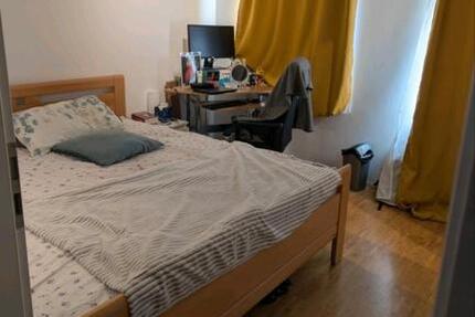 Helles und geräumiges HauptschlafZimmer in 3-Zimmer-Wohnung in Le