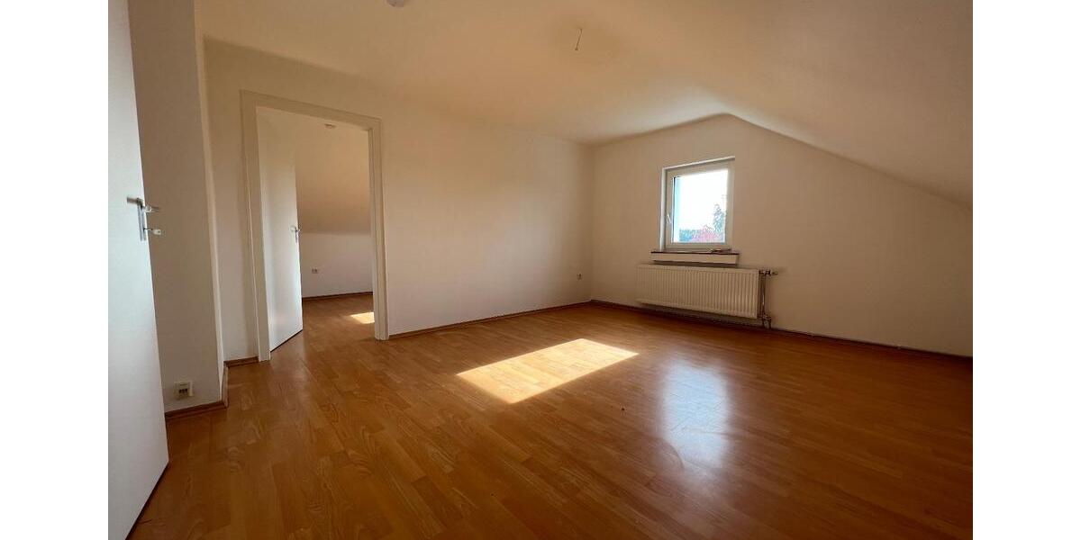 Dachgeschoßwohnung Leichlingen (Rheinland) - 2 Zimmer, 40 m&sup2;, 380&euro; | Angebot:24674225
