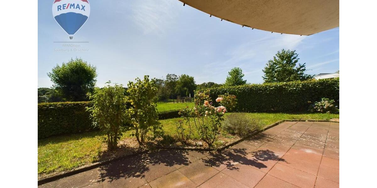 Großzügige Terrasse & viel Grün: Helle Souterrainwohnung 3 zimmer