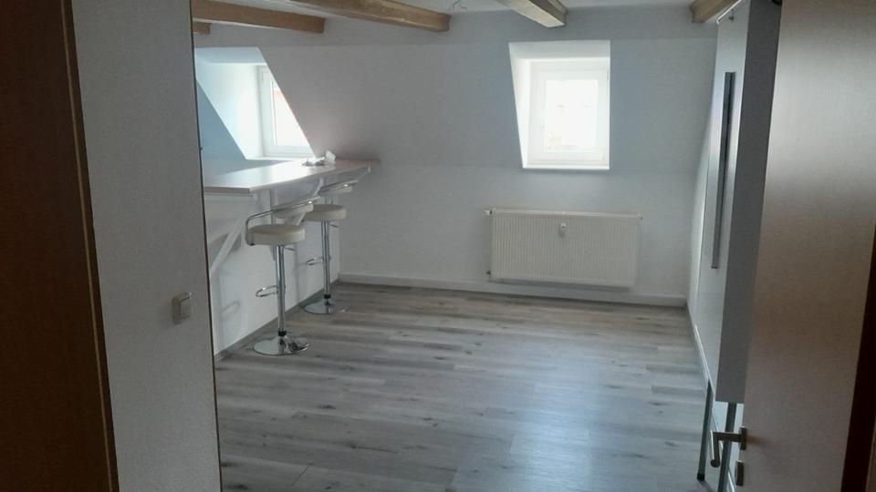 Dachgeschoßwohnung Oelsnitz (Vogtland) - 3 Zimmer, 52 m&sup2;, 240&euro; | Angebot:26109382