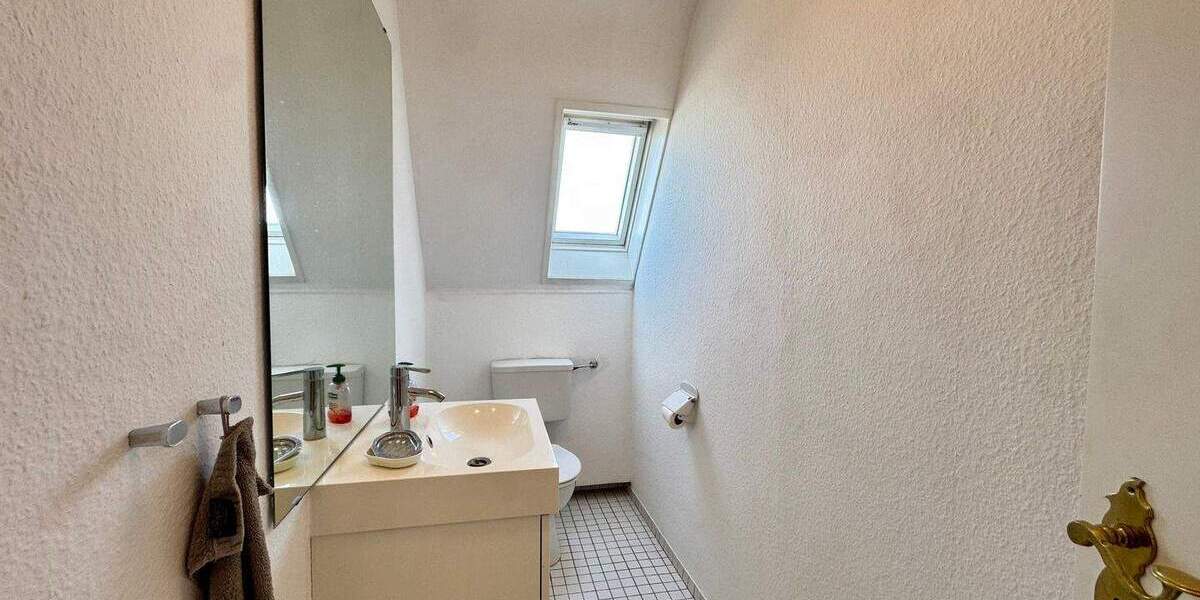 Etagenwohnung Baden-Baden Innenstadt - 4 Zimmer, 123 m&sup2;, 1.600&euro; | Angebot:25877332