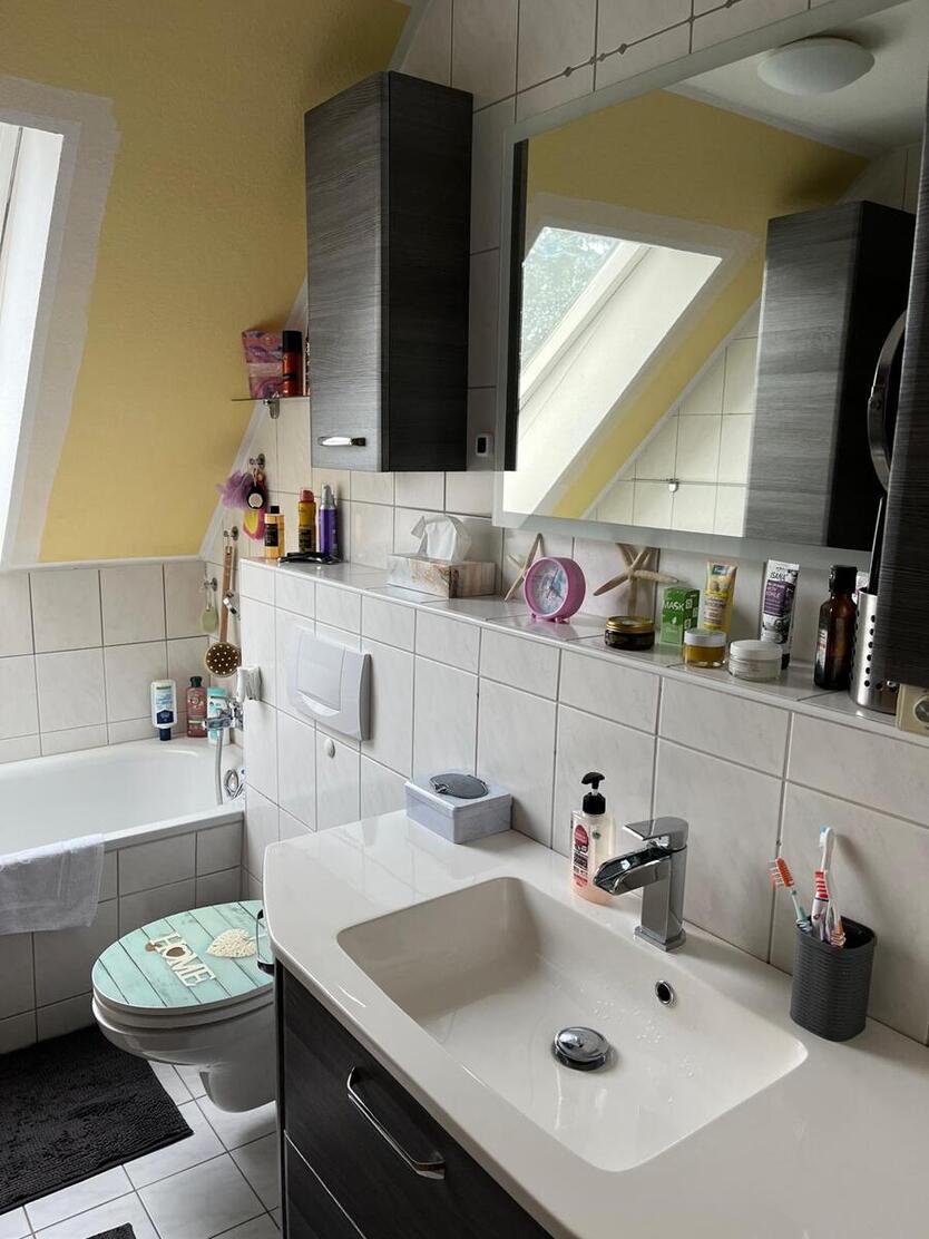 Helle 3,5-Zimmer-Galeriewohnung in Mockritz mit Balkon ( EBK + weitere Möbel können erworben werden) 2.5 zimmer