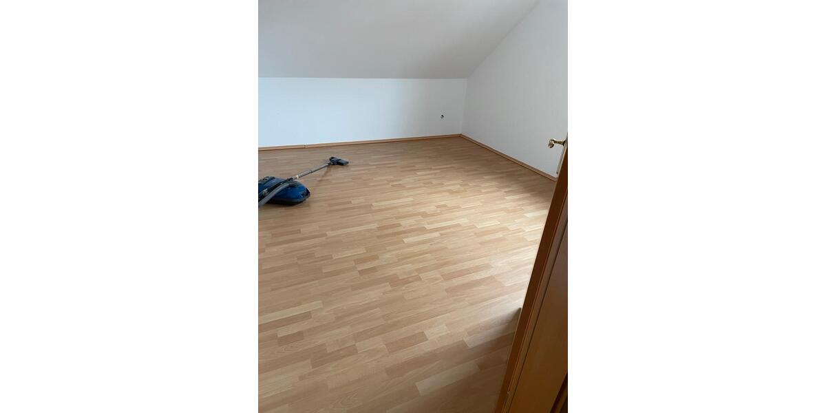 Etagenwohnung Hambühren - 3 Zimmer, 90 m&sup2;, 1.070&euro; | Angebot:25977915