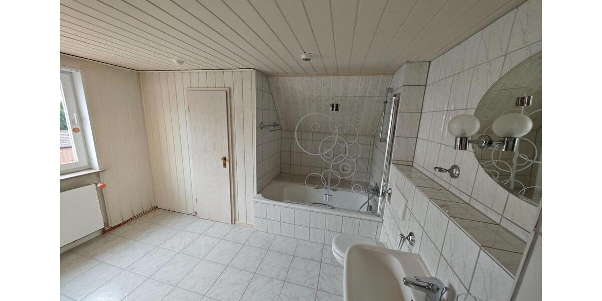 Gepflegte 4-Zimmer Doppelhaushälfte mit Garage in Hannover-Leinha 4 zimmer