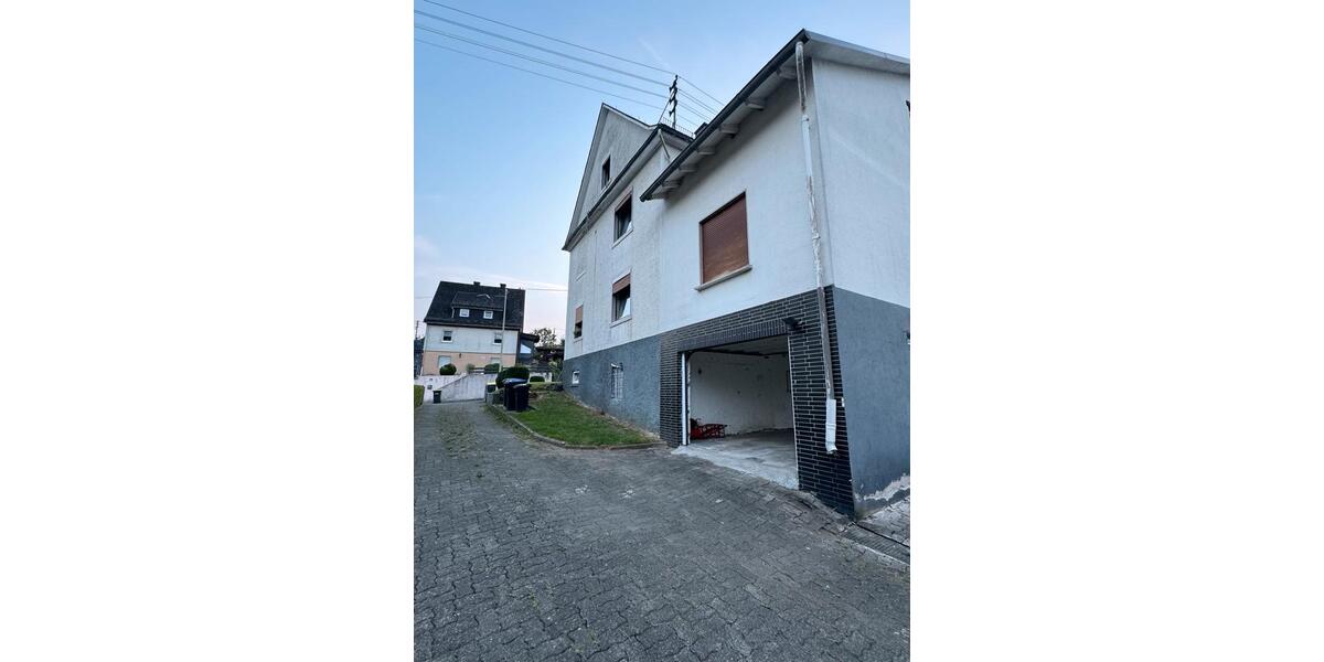 Etagenwohnung Haiger - 8 Zimmer, 230 m&sup2;, 1.800&euro; | Angebot:25232261