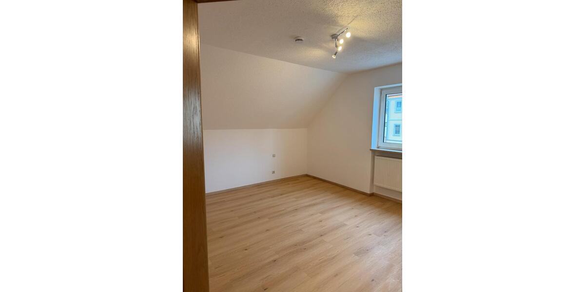 Dachgeschoßwohnung Wertingen - 3 Zimmer, 100 m&sup2;, 800&euro; | Angebot:26247648