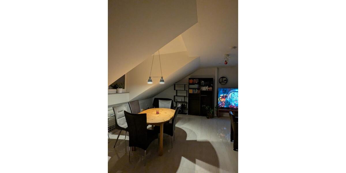 Dachgeschoßwohnung Augsburg Haunstetten-Siebenbrunn - 4 Zimmer, 130 m&sup2;, 1.600&euro; | Angebot:25218981