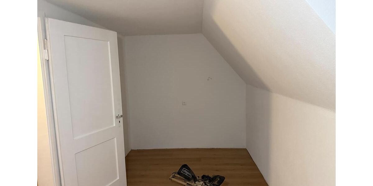 Etagenwohnung Aalen Ebnat - 7 Zimmer, 150 m&sup2;, 2.000&euro; | Angebot:25300800