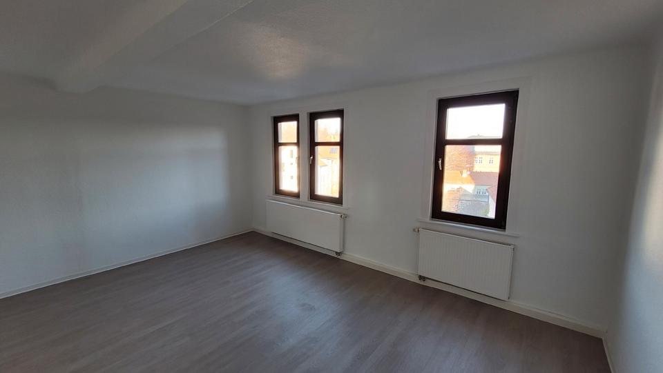 Dachgeschoßwohnung Waltershausen - 3 Zimmer, 77 m&sup2;, 480&euro; | Angebot:24596017