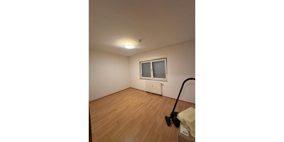 Erdgeschoßwohnung Stuttgart Zuffenhausen - 3 Zimmer, 63 m&sup2;, 1.100&euro; | Angebot:26045357