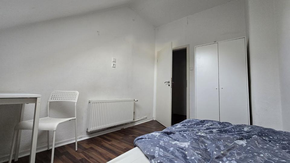 Wohnen auf Zeit Krefeld - 6 Zimmer, 150 m&sup2;, 600&euro; | Angebot:25550414