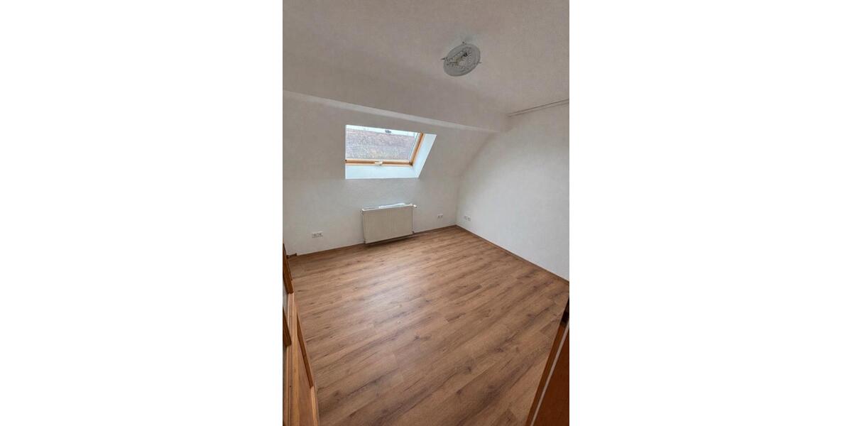 Dachgeschoßwohnung Lauterbach (Hessen) - 3 Zimmer, 90 m&sup2;, 950&euro; | Angebot:24845103