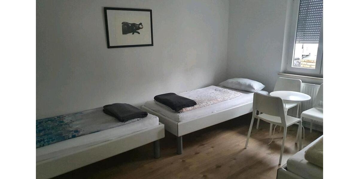 Erdgeschoßwohnung Rottenburg am Neckar - 20 Zimmer, 400 m&sup2;, 500&euro; | Angebot:19697081