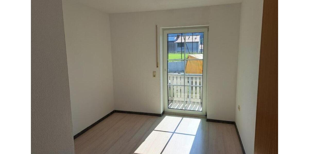 Erdgeschoßwohnung Deggendorf - 3 Zimmer, 84 m&sup2;, 830&euro; | Angebot:25868399