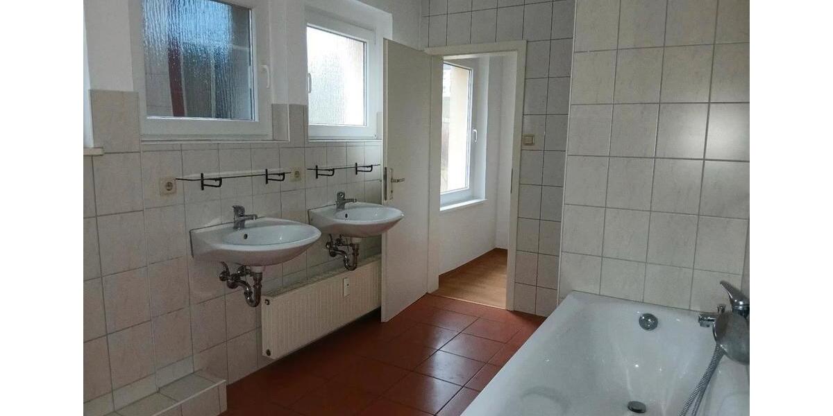 Etagenwohnung Schleusingen - 5 Zimmer, 116 m&sup2;, 890&euro; | Angebot:24523020