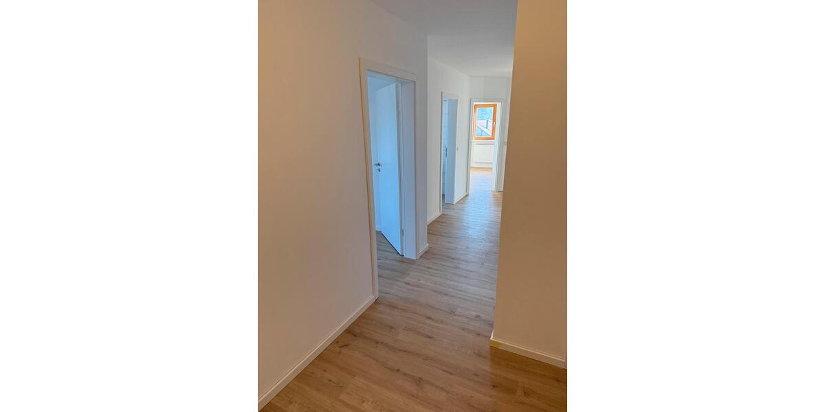 Dachgeschoßwohnung Burglengenfeld - 3 Zimmer, 96 m&sup2;, 950&euro; | Angebot:25282310