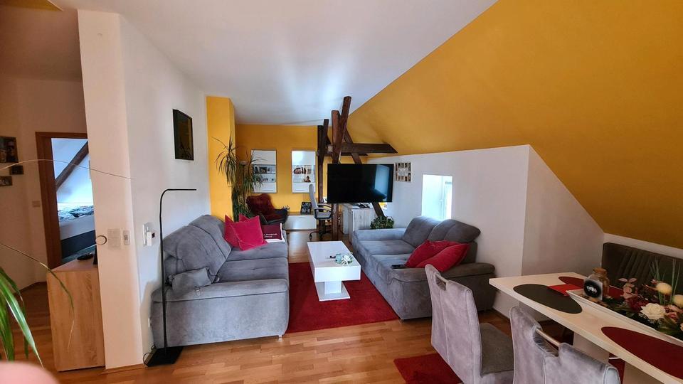 vermiete Dachgeschoßwohnung